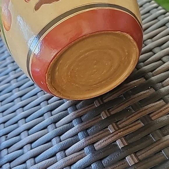 Vintage CENTRAL AMERICAN ART POTTERY VASE w/Etched Polychromatic Natives - Picture 7 of 9